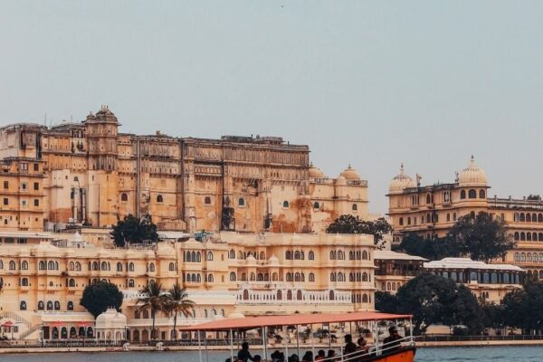 10 Amazing Reasons to Visit the Beautiful Lake Pichola in Udaipur Lake Pichola in Udaipur