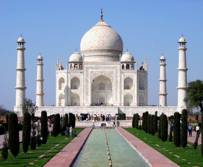The Taj Mahal in Agra, India: Travel to India